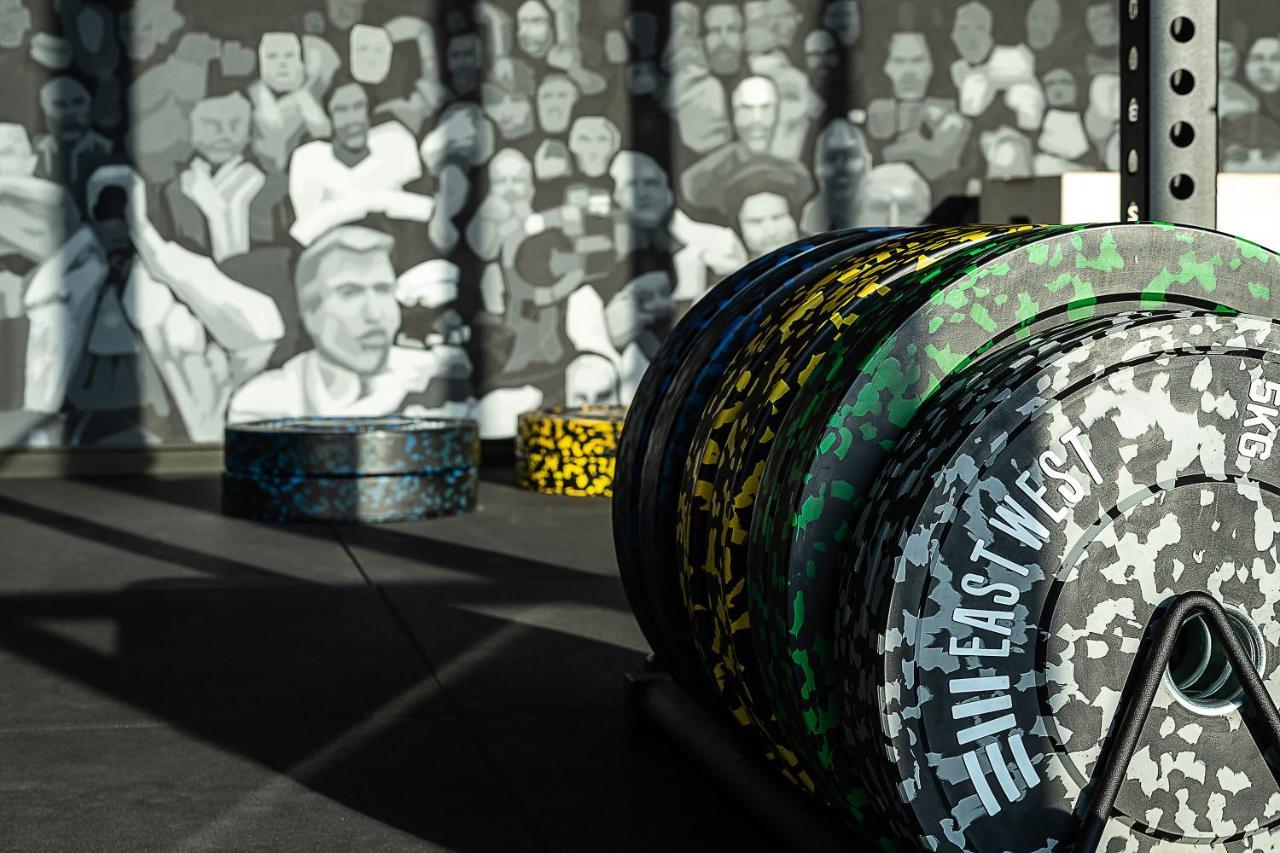 Silq Hotel & Residence, Managed By The Ascott Limited Μπανγκόκ Εξωτερικό φωτογραφία A 2015 Formula One car with a green and yellow halo