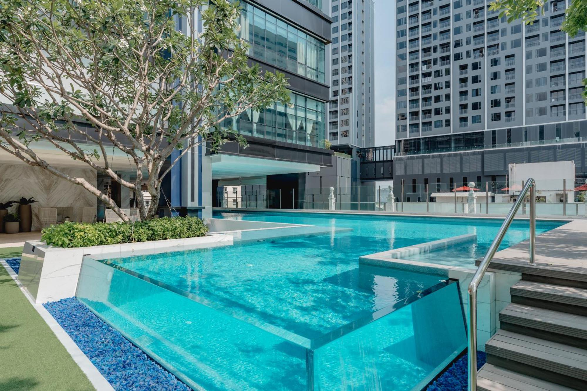 Silq Hotel & Residence, Managed By The Ascott Limited Μπανγκόκ Εξωτερικό φωτογραφία The pool at the hotel