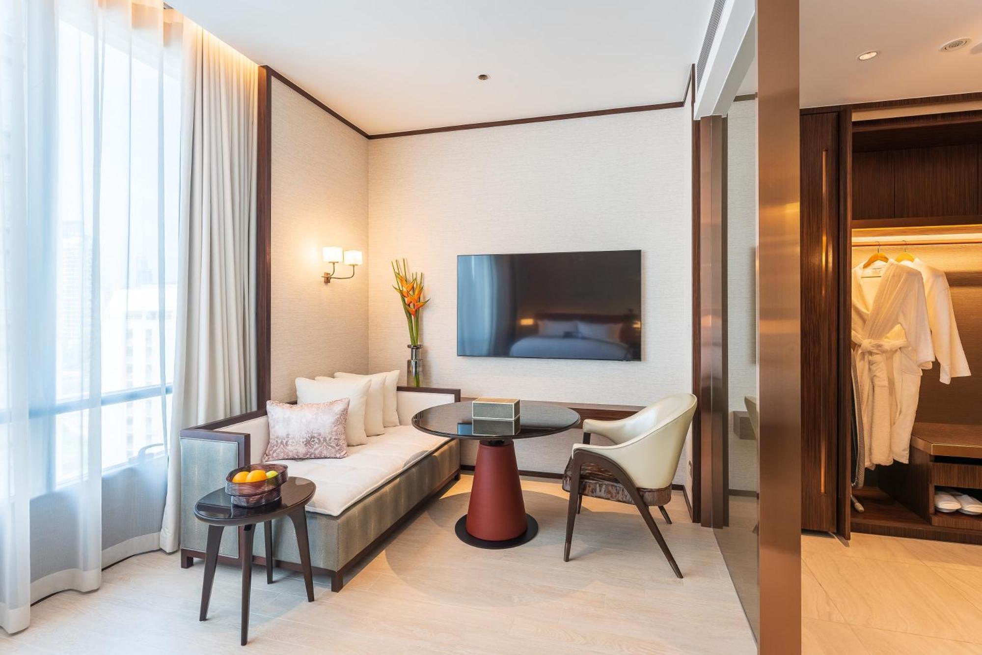 Silq Hotel & Residence, Managed By The Ascott Limited Μπανγκόκ Δωμάτιο φωτογραφία A suite at the hotel