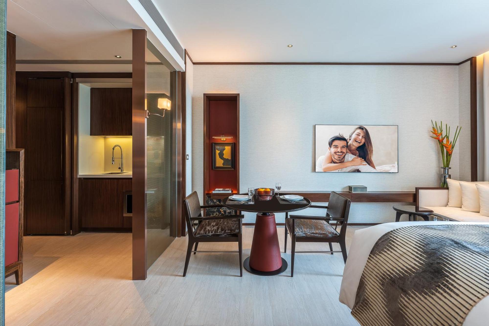 Silq Hotel & Residence, Managed By The Ascott Limited Μπανγκόκ Δωμάτιο φωτογραφία A suite at the hotel