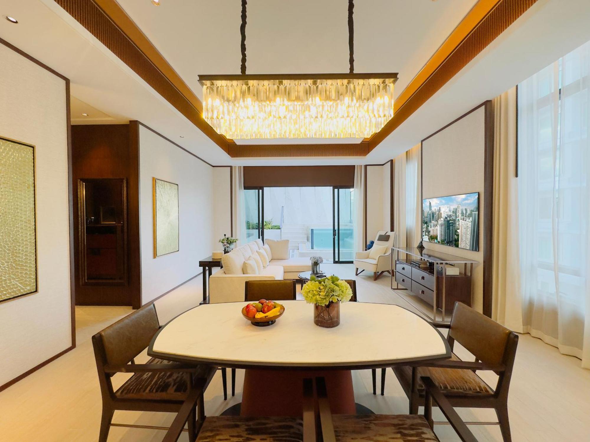 Silq Hotel & Residence, Managed By The Ascott Limited Μπανγκόκ Δωμάτιο φωτογραφία A suite at the Ritz-Carlton, Maldives